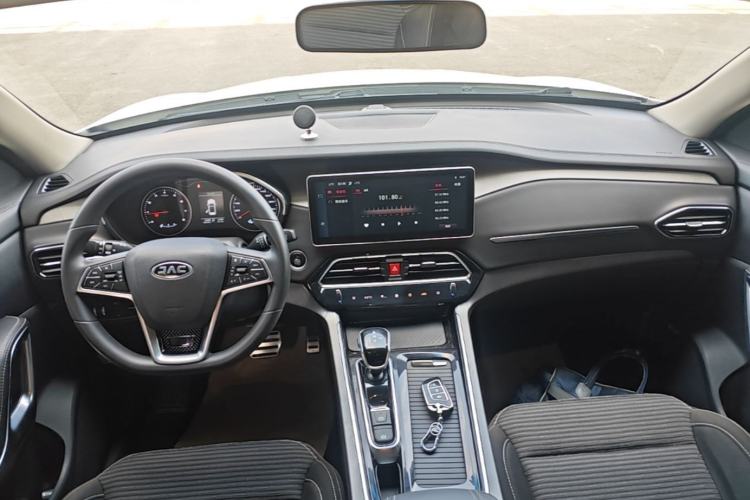 Used JAC Group X7 2020 1.5TGDI Automatic Free-Style Model Center Console