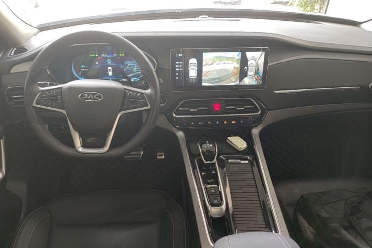 Used JAC Group X7 2020 1.5TGDI Automatic Dream Edition Center Console