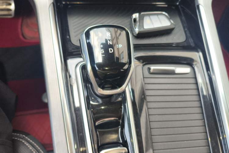 Used JAC Group X7 2020 1.5TGDI Automatic Dream Edition Gear Lever