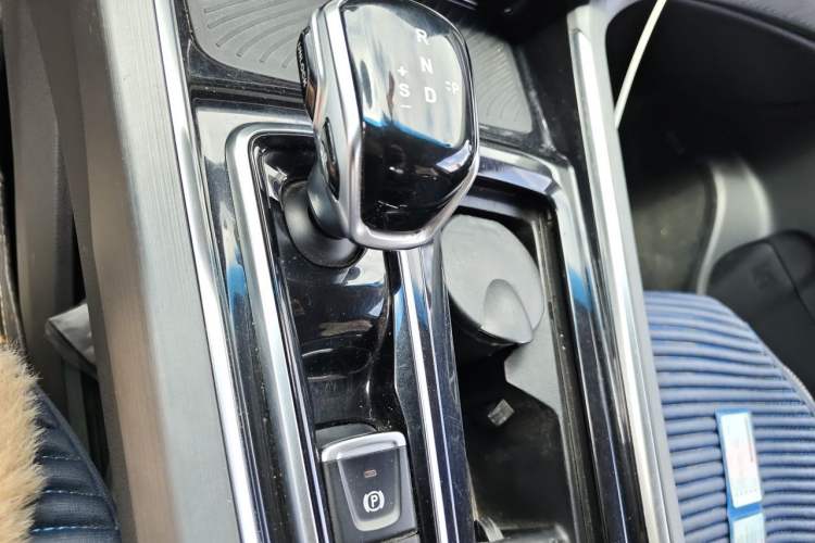 Used JAC Group X7 2020 1.5TGDI Automatic Free-Style Model Gear Lever