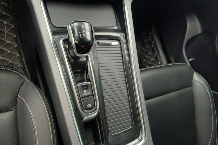 Used JAC Group X7 2020 1.5TGDI Automatic Dream Edition Gear Lever