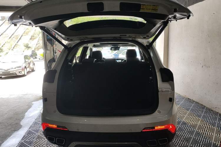 Used JAC Group X7 2020 1.5TGDI Automatic Dream Edition Trunk