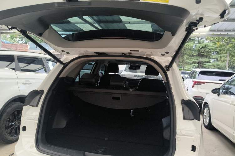 Used JAC Group X7 2020 1.5TGDI Automatic Dream Edition Trunk