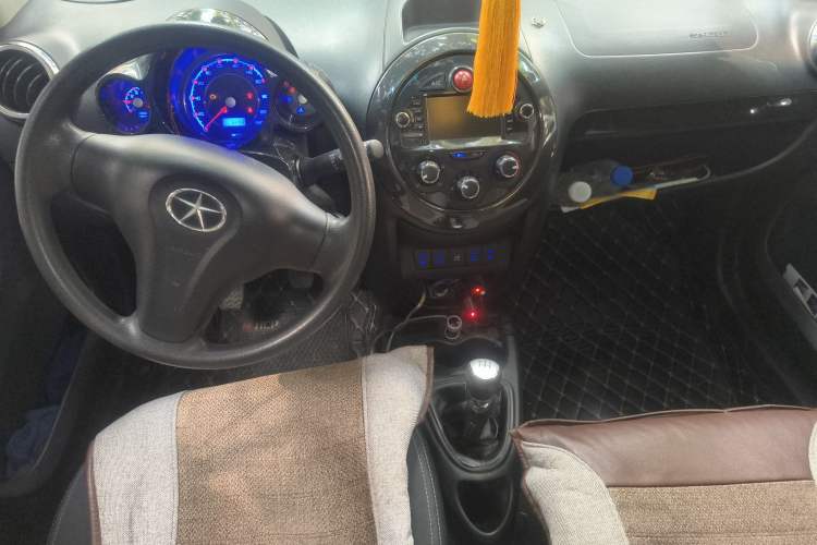 Used JAC Group Yueyue 2012 1.0L Luxury Model Center Console