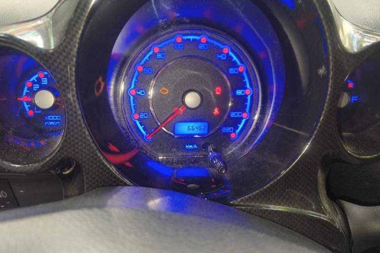 Used JAC Group Yueyue 2012 1.0L Luxury Model Odometer Close Up