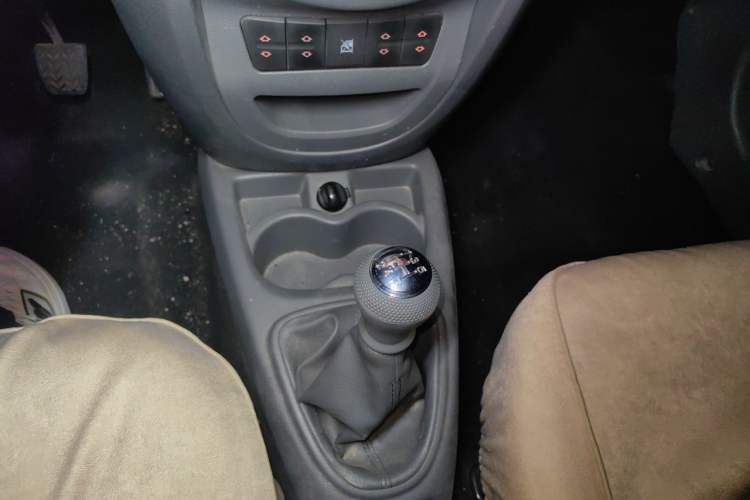 Used JAC Group Yueyue 2012 1.0L Luxury Model Gear Lever