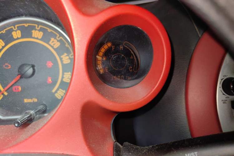 Used JAC Group Yueyue 2012 1.0L Luxury Model Odometer Close Up
