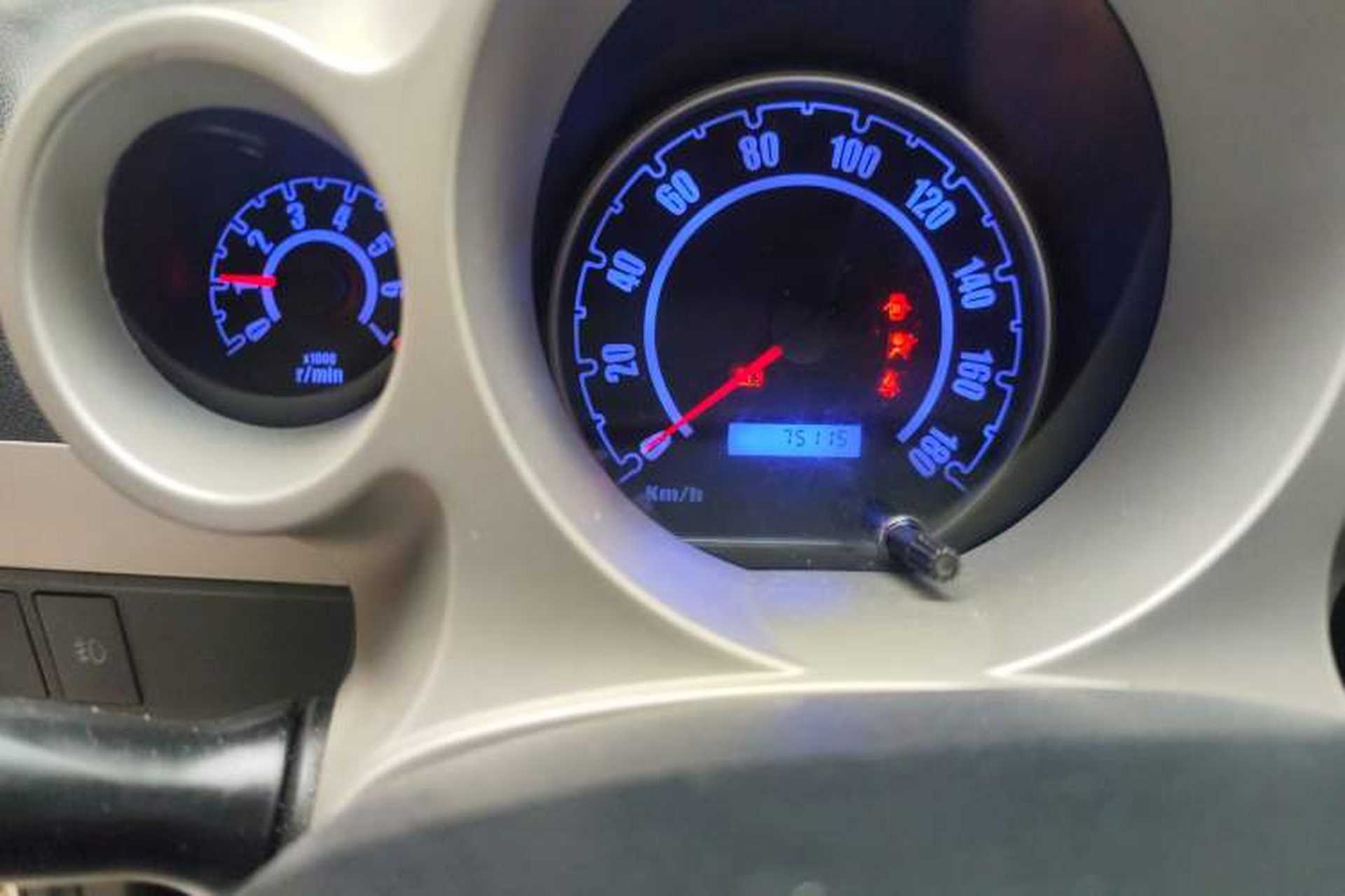 Used JAC Group Yueyue 2012 CROSS 1.0L Luxury Model Odometer Close Up