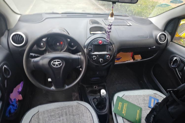Used JAC Group Yueyue 2012 1.0L Luxury Model Center Console