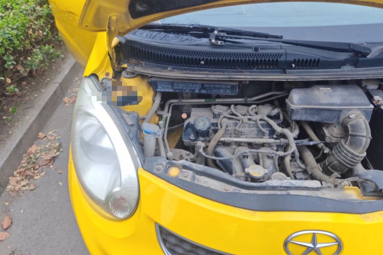 Used JAC Group Yueyue 2012 1.0L Luxury Model Engine Bay Right