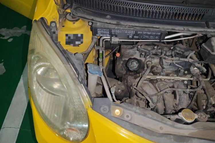 Used JAC Group Yueyue 2012 CROSS 1.0L Luxury Model Engine Bay Right