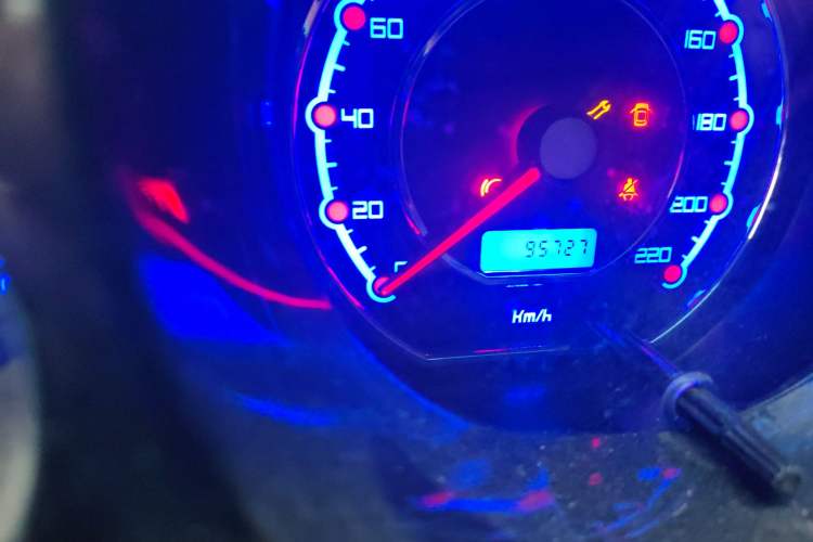 Used JAC Group Yueyue 2012 1.0L Luxury Model Odometer Close Up