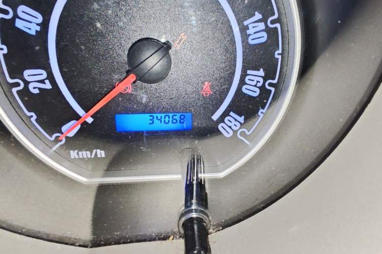 Used JAC Group Yueyue 2012 CROSS 1.0L Luxury Model Odometer Close Up