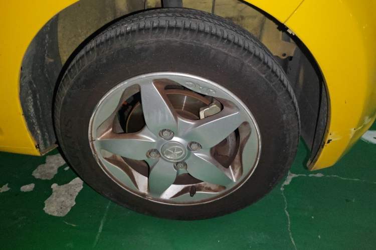 Used JAC Group Yueyue 2012 CROSS 1.0L Luxury Model Right Front Wheel Hub