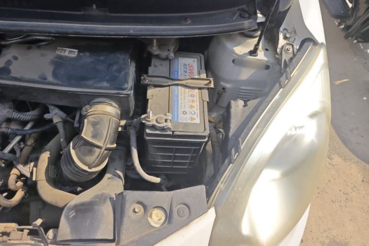 Used JAC Group Yueyue 2014 J2 1.0L Luxury Model Engine Bay Left