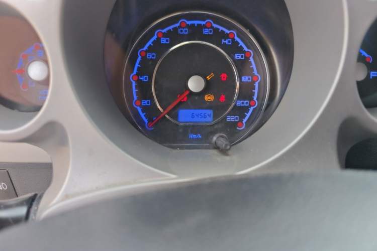 Used JAC Group Yueyue 2014 J2 1.0L Luxury Model Odometer Close Up