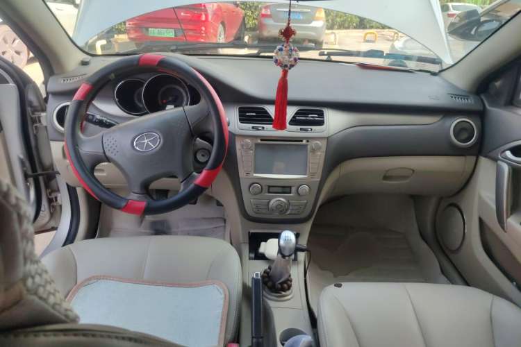 Used JAC Heyue 2012 1.5L Manual Luxury Version Center Console