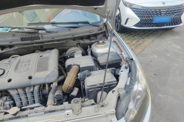 Used JAC Heyue 2012 1.5L Manual Luxury Version Engine Bay Left