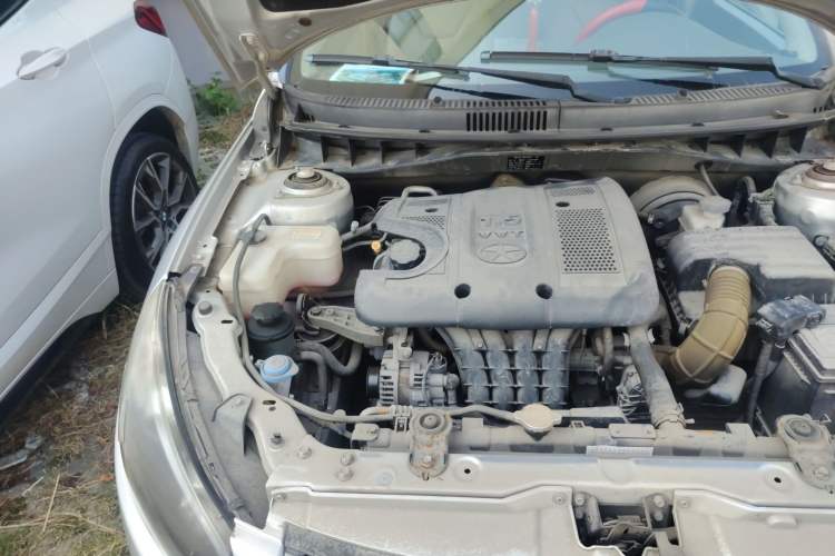 Used JAC Heyue 2012 1.5L Manual Luxury Version Engine Bay Right