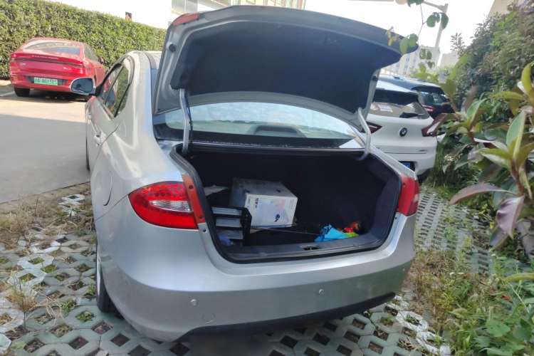 Used JAC Heyue 2012 1.5L Manual Luxury Version Trunk