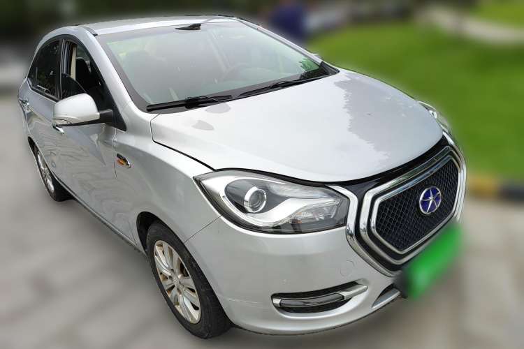 Used JAC iEV 2015 iEV5 Front Right 45 Deg