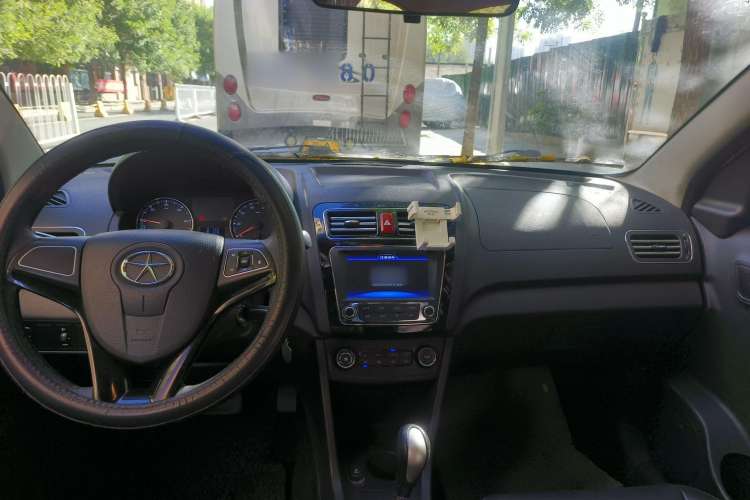 Used JAC iEV 2015 iEV4 Luxury Smart Model Center Console