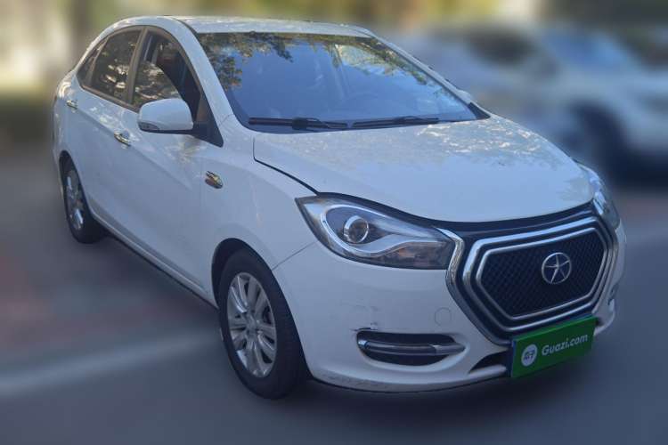 Used JAC iEV 2015 iEV5 Front Right 45 Deg
