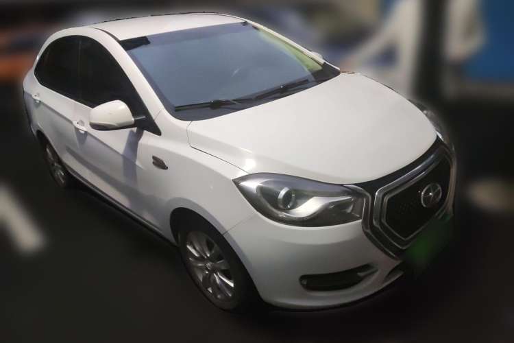 Used JAC iEV 2015 iEV5 Front Right 45 Deg