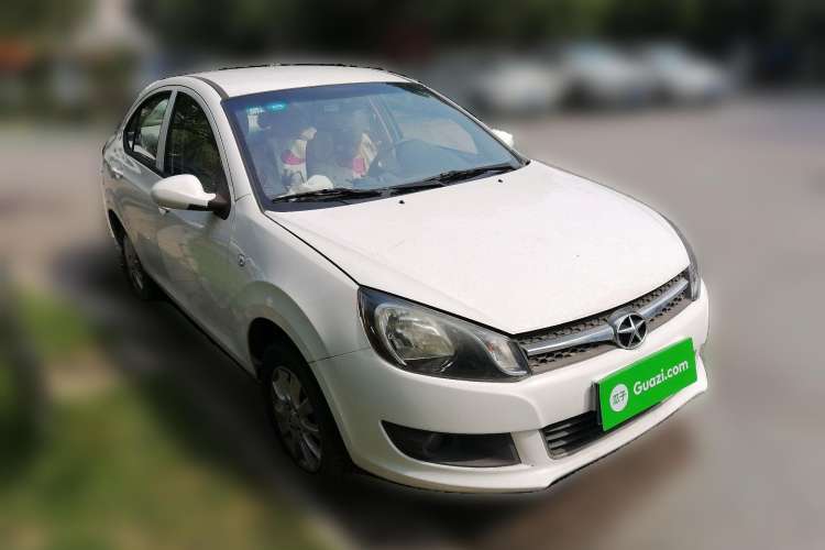 Used JAC iEV 2015 iEV4 Luxury Model Front Right 45 Deg