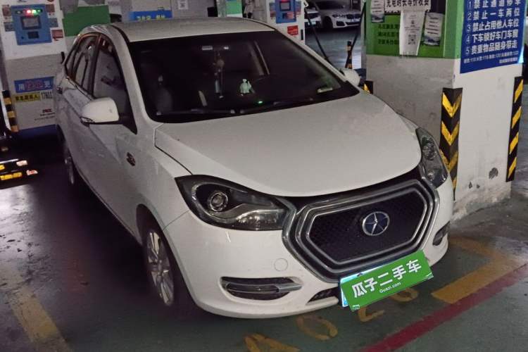Used JAC iEV 2015 iEV5 Front Right 45 Deg