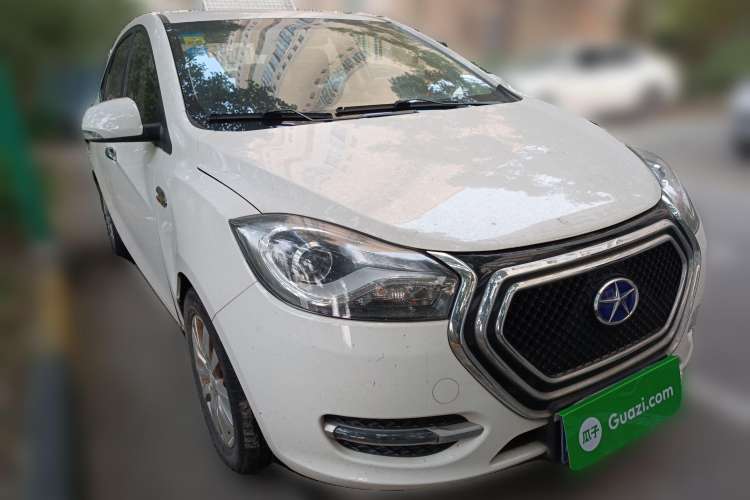 Used JAC iEV 2015 iEV5 Front Right 45 Deg