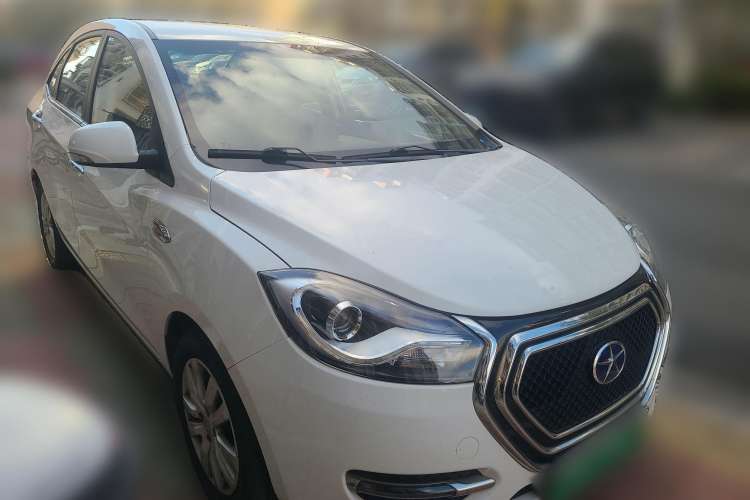 Used JAC iEV 2015 iEV5 Front Right 45 Deg