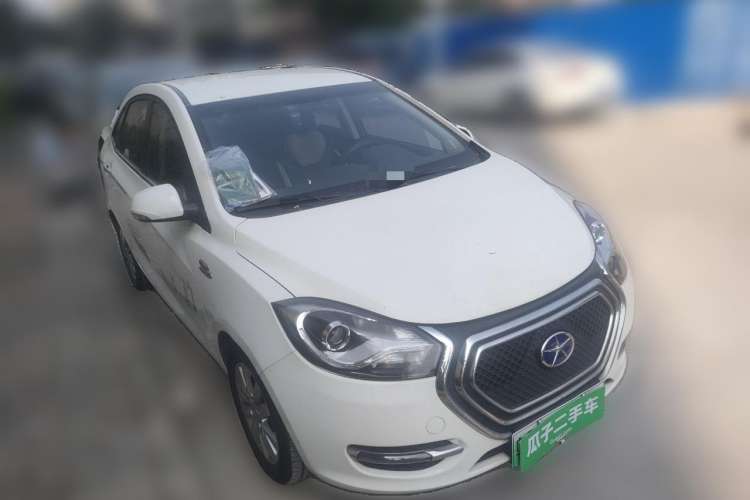 Used JAC iEV 2015 iEV5 Front Right 45 Deg
