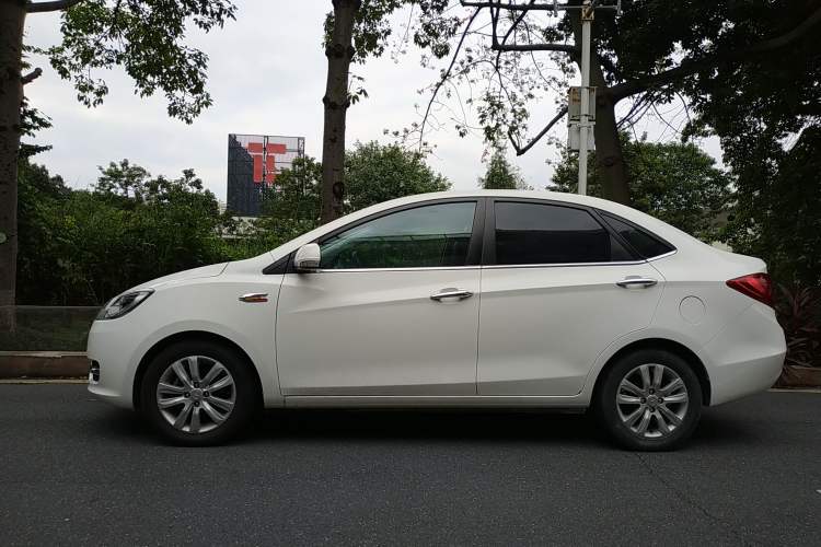 Used JAC iEV 2015 iEV5 Left Side