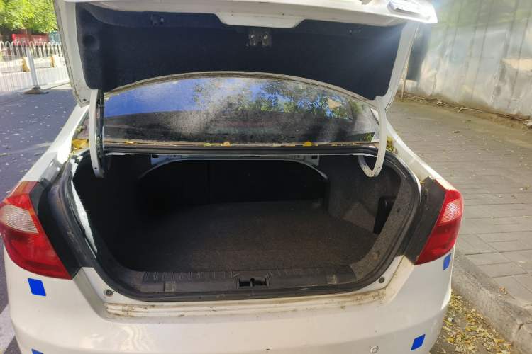Used JAC iEV 2015 iEV4 Luxury Smart Model Trunk