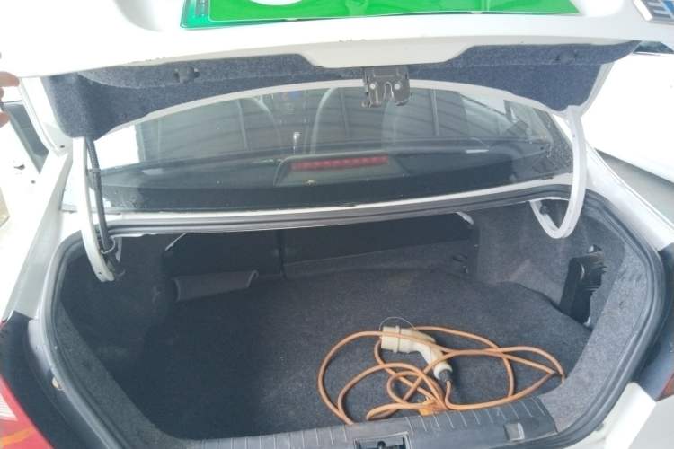 Used JAC iEV 2017 iEV4 Luxury Model Trunk