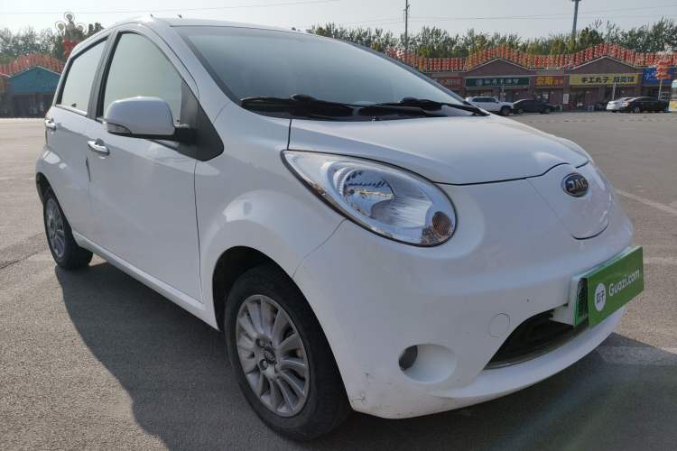Used JAC iEV6E 2017 iEV6E Front Right 45 Deg