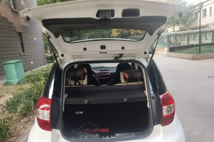 Used JAC iEV6E 2017 iEV6E Time Edition Trunk