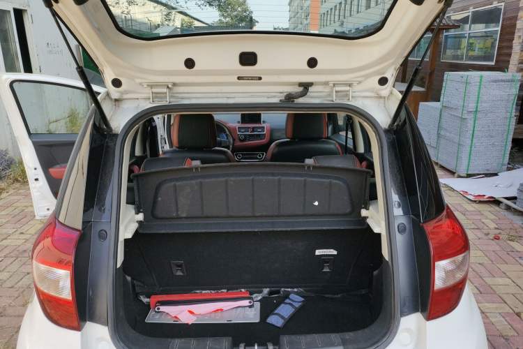 Used JAC iEV6E 2017 iEV6E Time Edition Trunk