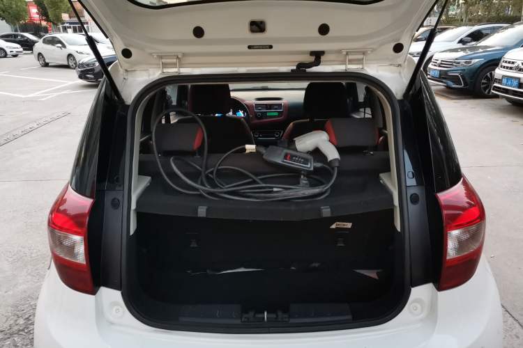 Used JAC iEV6E 2017 iEV6E Time Edition Trunk
