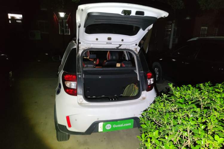 Used JAC iEV6E 2018 Sport Version iEV6E Smart Edition Trunk