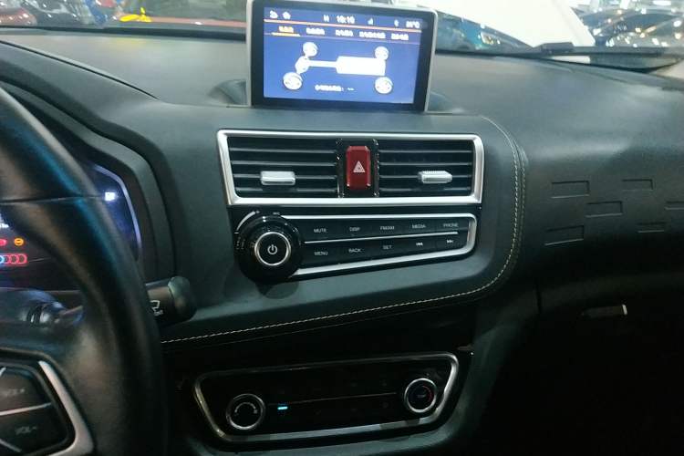 Used JAC iEV6E 2019 Upgraded iEV6E Luxury Smart Edition Deluxe Package Audio And AC Panel