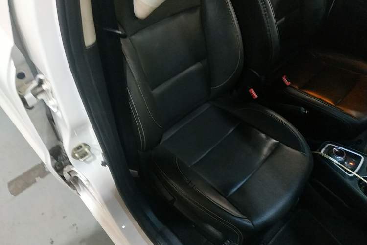Used JAC iEV6E 2019 Upgraded iEV6E Luxury Smart Edition Deluxe Package Right Front Seat