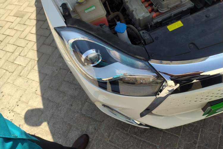 Used JAC iEV7 2019 iEV7L Luxury Smart Model Right Front Headlight