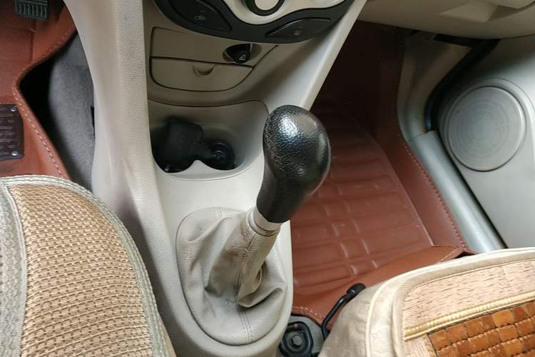 Used JAC J3 2008 1.3L Manual Deluxe Edition Gear Lever