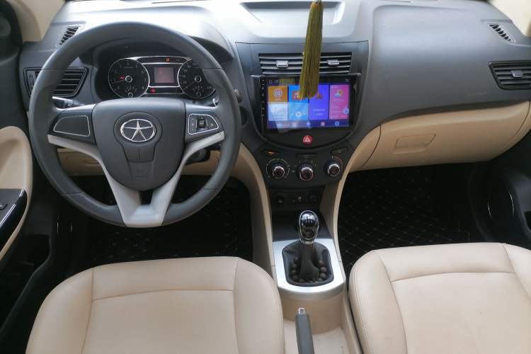 Used JAC J6 A30 2013 1.5L Manual Luxury Model China IV Standard Center Console