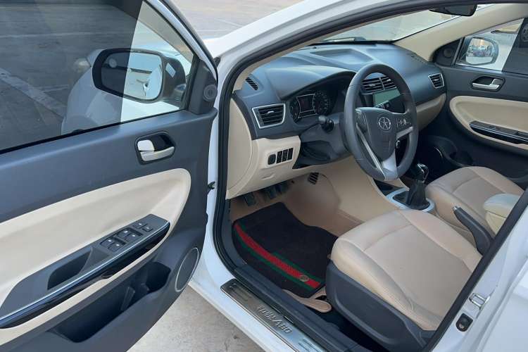 Used JAC J6 A30 2013 1.5L Manual Luxury Model China IV Standard Interior 3