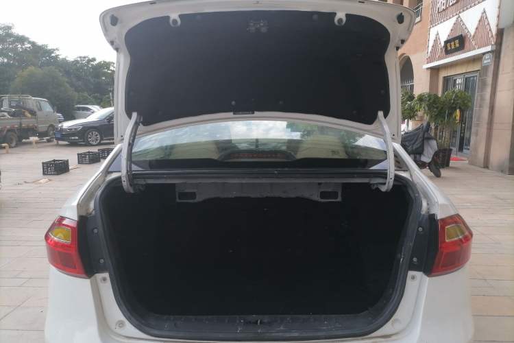 Used JAC J6 A30 2013 1.5L Manual Luxury Model China IV Standard Trunk