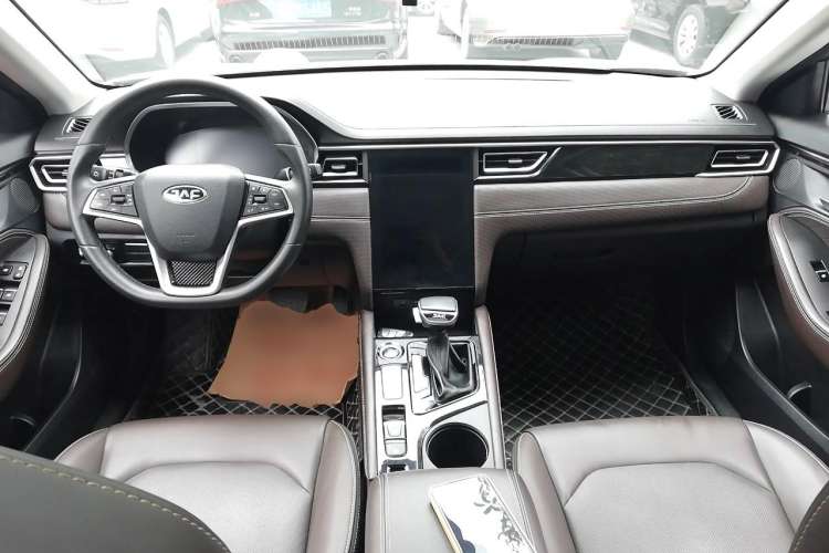 Used JAC J7 2020 1.5T CVT Superior Trim Center Console