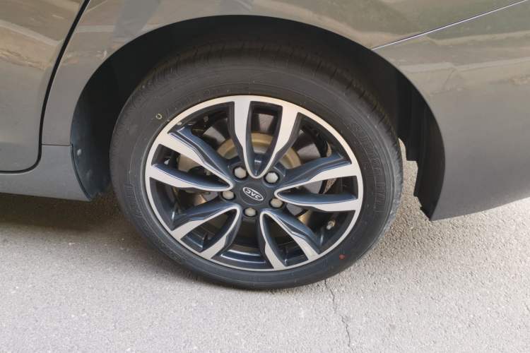 Used JAC J7 2020 1.5T CVT Superior Trim Left Rear Wheel Hub